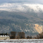 La Petite Ferme et le cap Tourmente en hiver